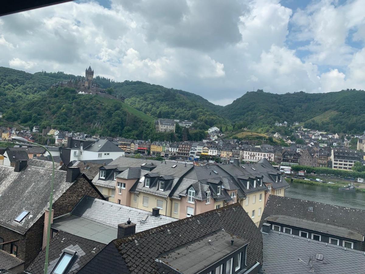 Hotel Und Gaestehaus Gute Quelle 코헴 외부 사진