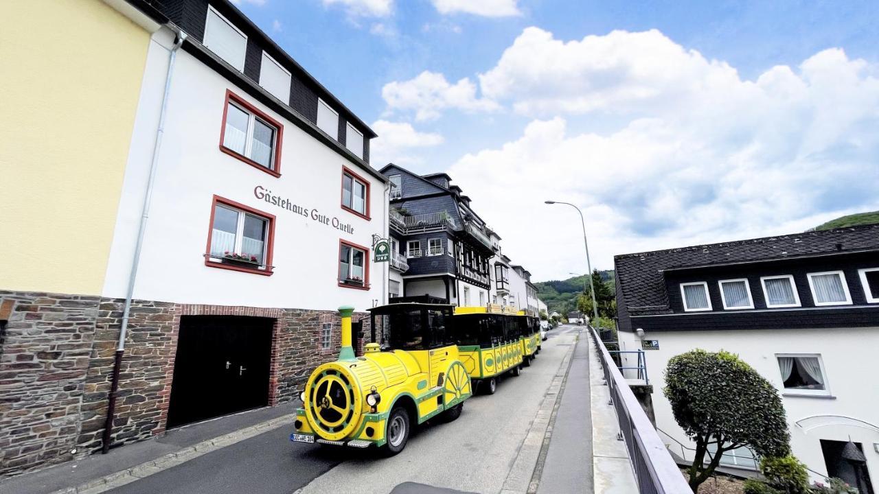 Hotel Und Gaestehaus Gute Quelle 코헴 외부 사진