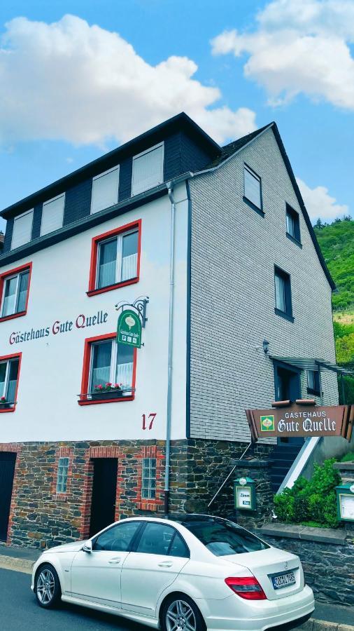 Hotel Und Gaestehaus Gute Quelle 코헴 외부 사진