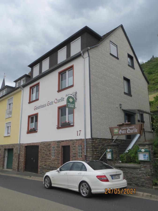 Hotel Und Gaestehaus Gute Quelle 코헴 외부 사진