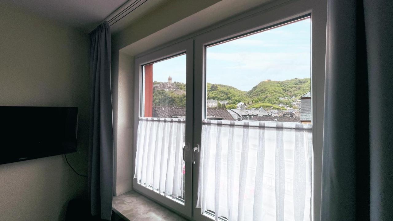 Hotel Und Gaestehaus Gute Quelle 코헴 외부 사진