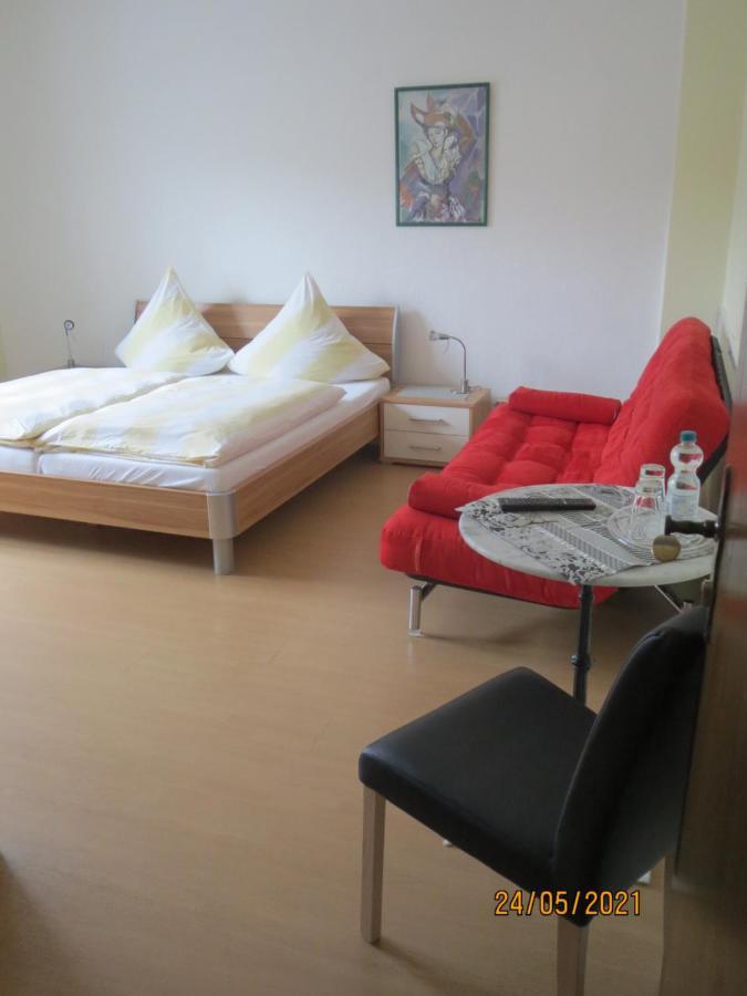 Hotel Und Gaestehaus Gute Quelle 코헴 외부 사진
