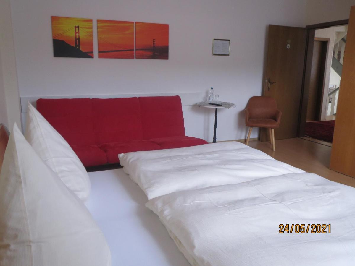 Hotel Und Gaestehaus Gute Quelle 코헴 외부 사진