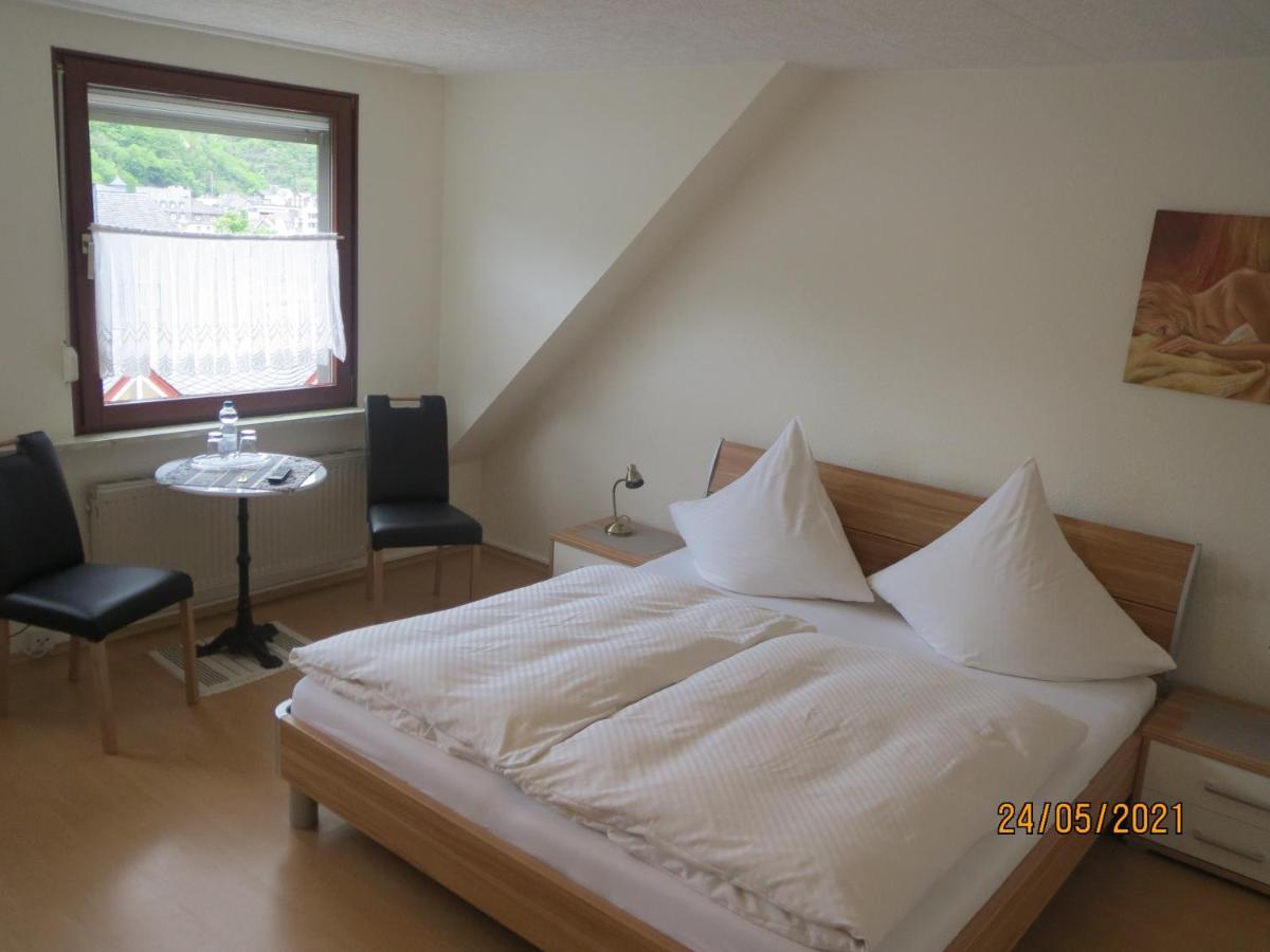 Hotel Und Gaestehaus Gute Quelle 코헴 외부 사진