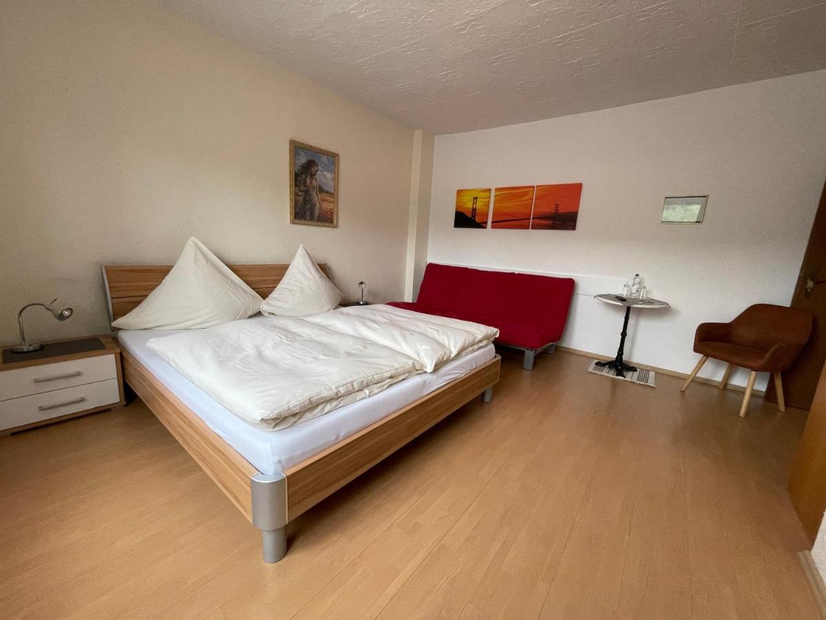 Hotel Und Gaestehaus Gute Quelle 코헴 외부 사진