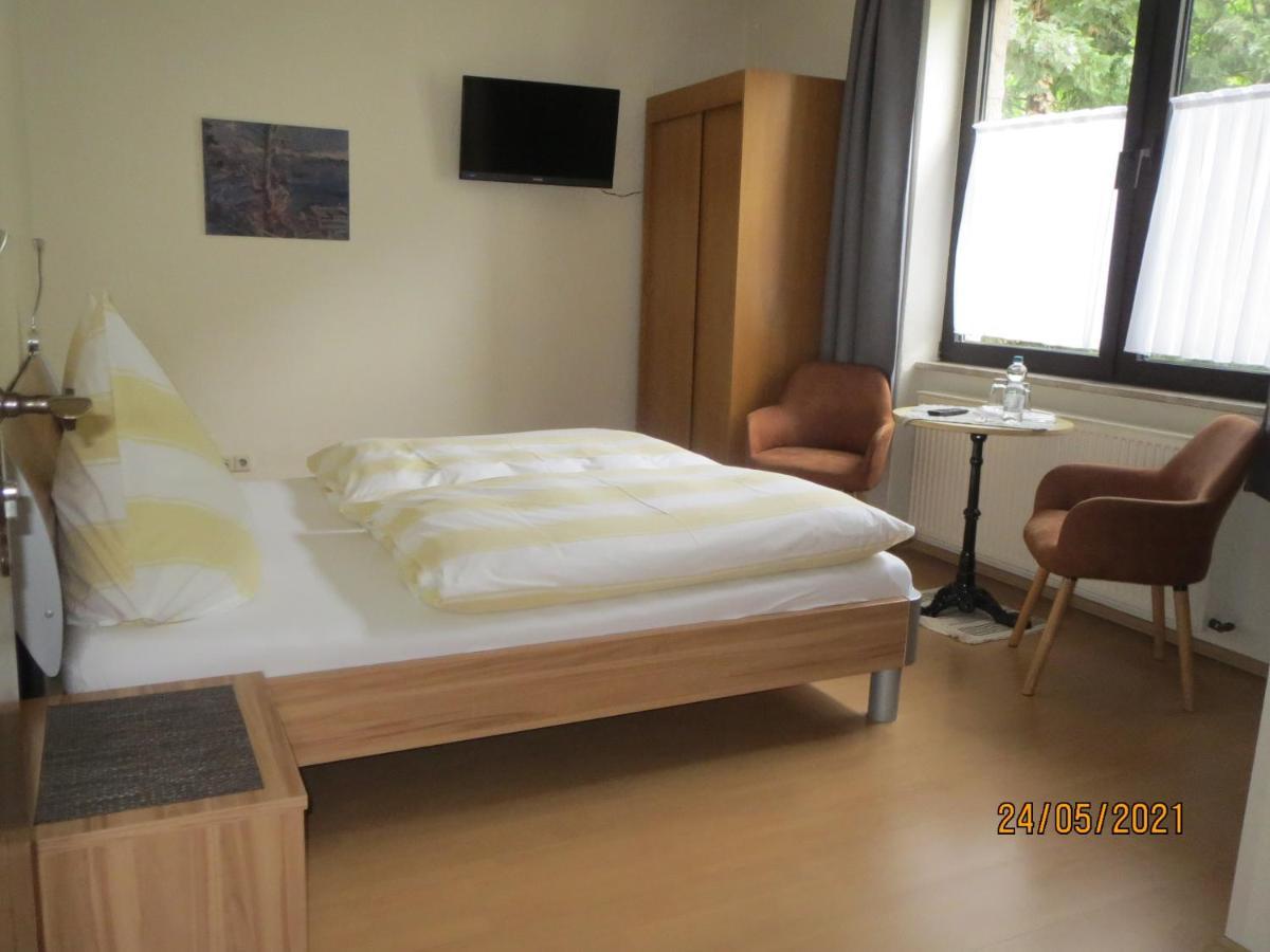 Hotel Und Gaestehaus Gute Quelle 코헴 외부 사진