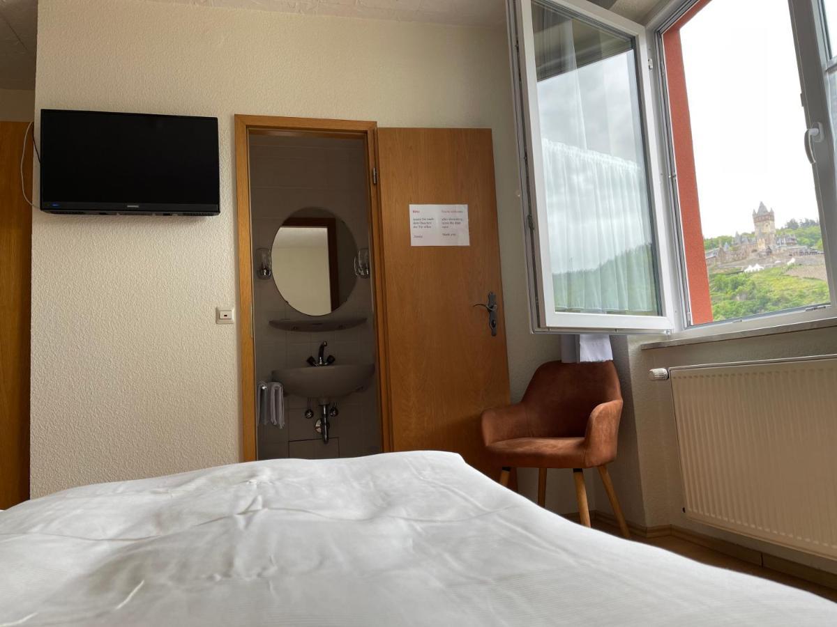 Hotel Und Gaestehaus Gute Quelle 코헴 외부 사진