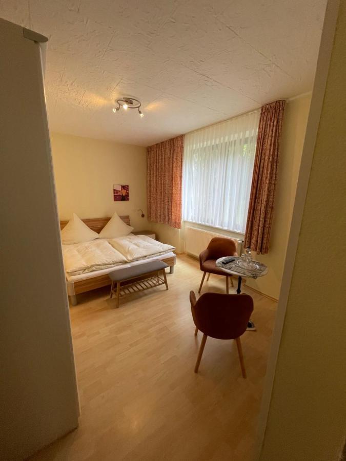 Hotel Und Gaestehaus Gute Quelle 코헴 외부 사진