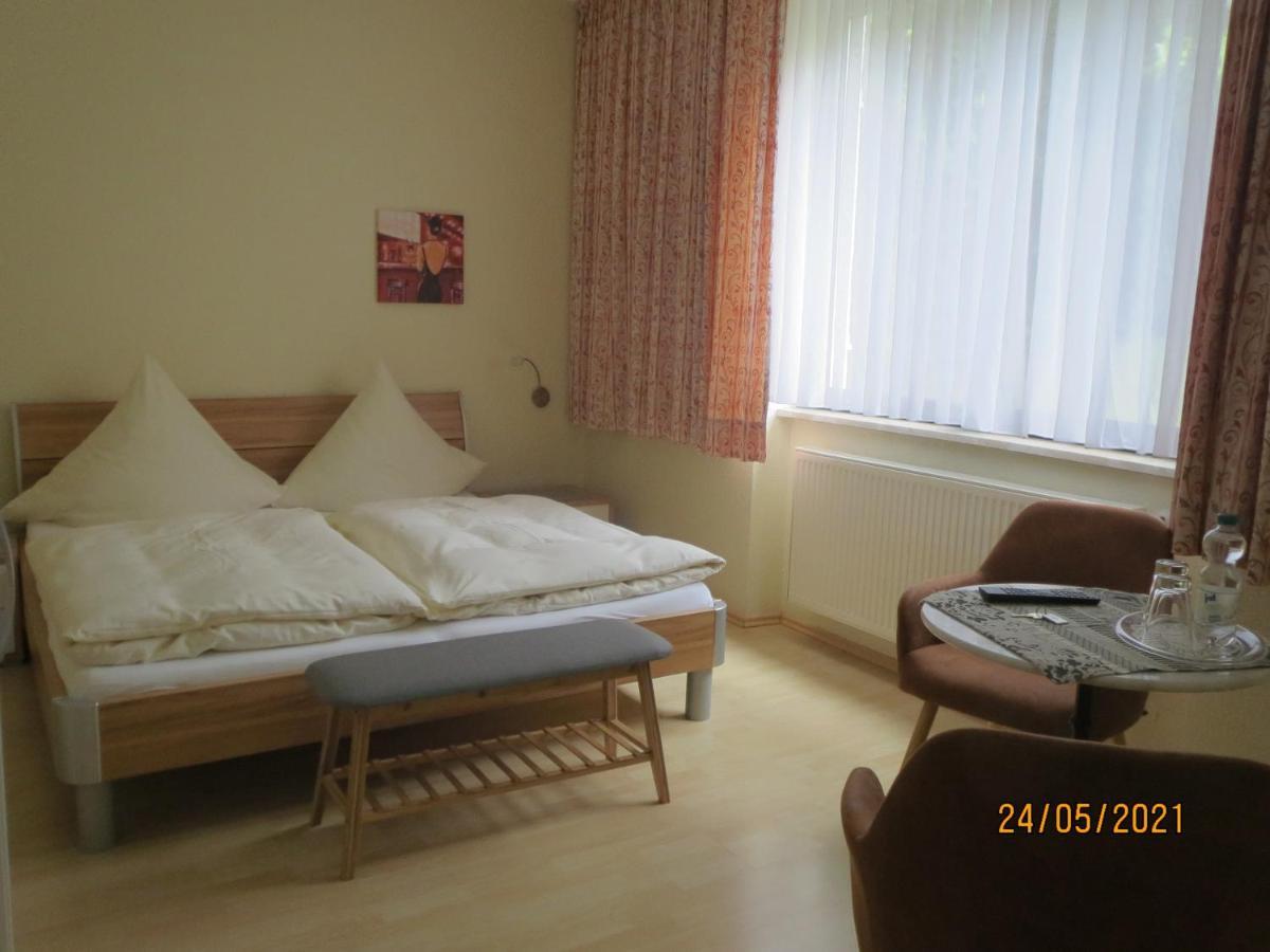 Hotel Und Gaestehaus Gute Quelle 코헴 외부 사진