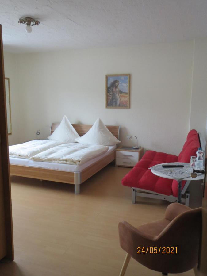 Hotel Und Gaestehaus Gute Quelle 코헴 외부 사진