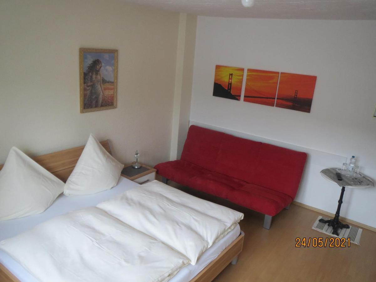 Hotel Und Gaestehaus Gute Quelle 코헴 외부 사진