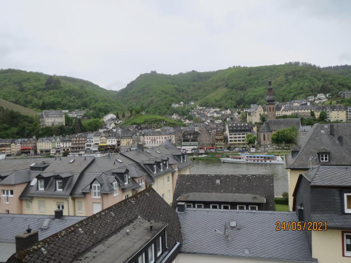 Hotel Und Gaestehaus Gute Quelle 코헴 외부 사진