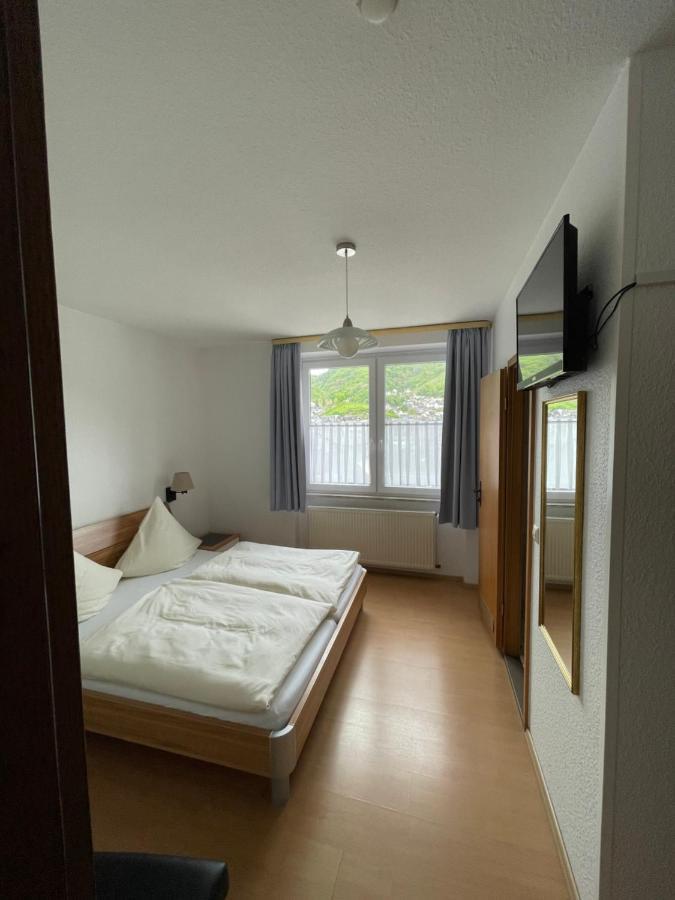 Hotel Und Gaestehaus Gute Quelle 코헴 외부 사진
