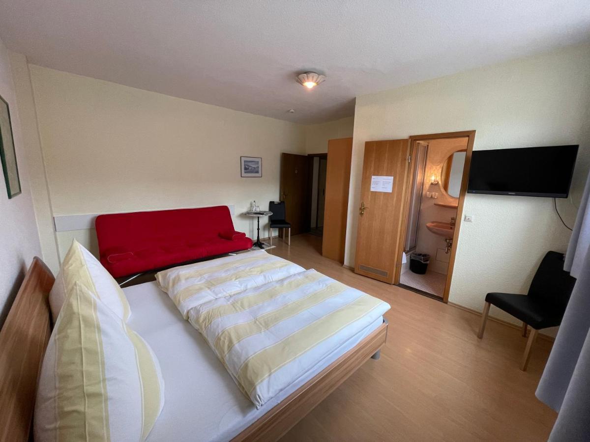 Hotel Und Gaestehaus Gute Quelle 코헴 외부 사진