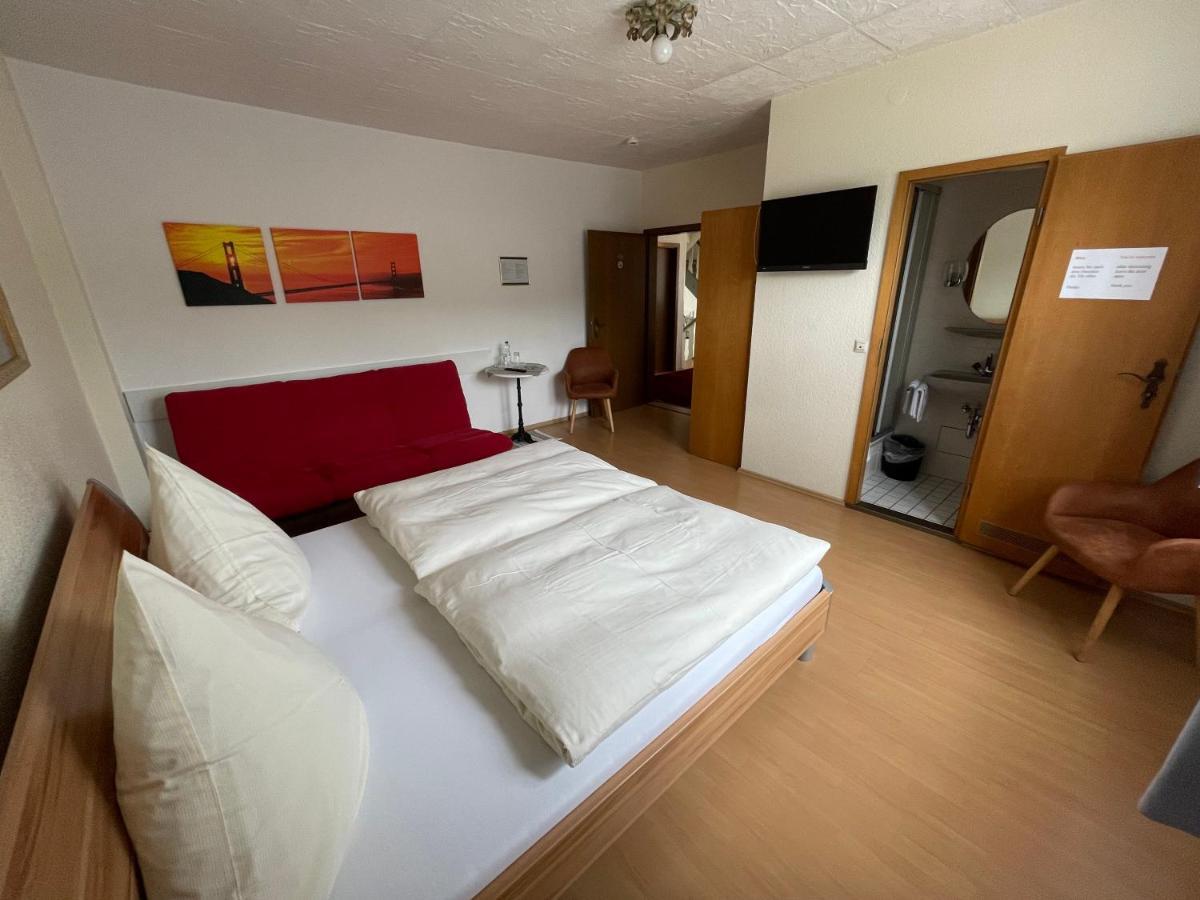 Hotel Und Gaestehaus Gute Quelle 코헴 외부 사진