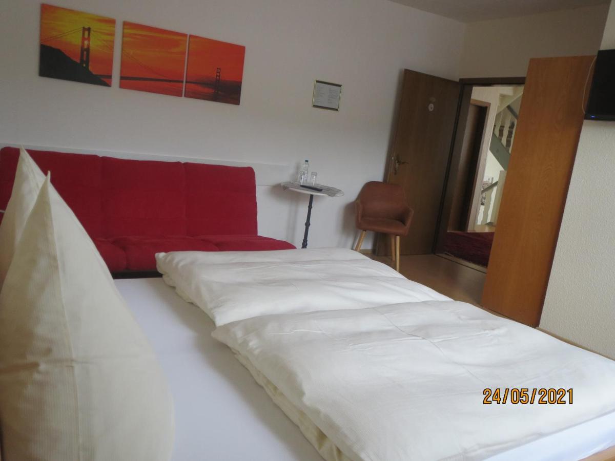 Hotel Und Gaestehaus Gute Quelle 코헴 외부 사진
