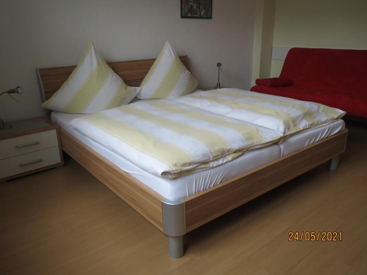 Hotel Und Gaestehaus Gute Quelle 코헴 외부 사진