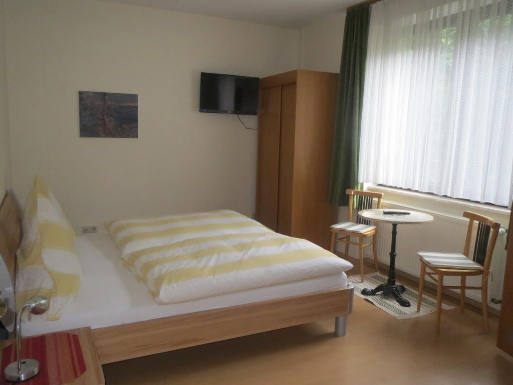 Hotel Und Gaestehaus Gute Quelle 코헴 객실 사진