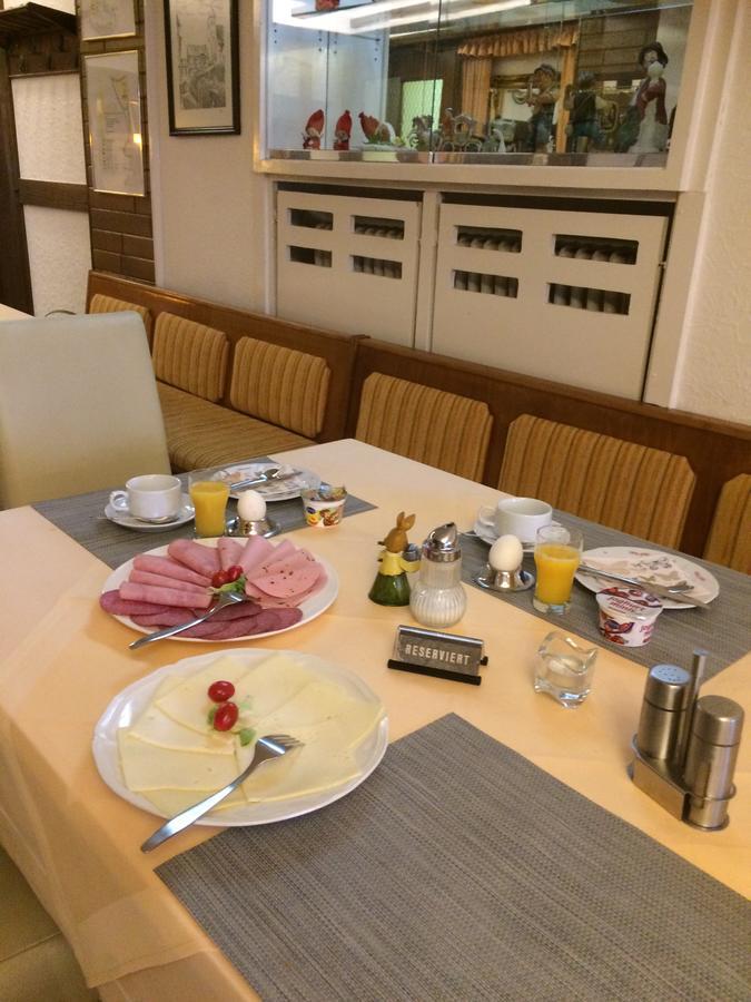 Hotel Und Gaestehaus Gute Quelle 코헴 외부 사진